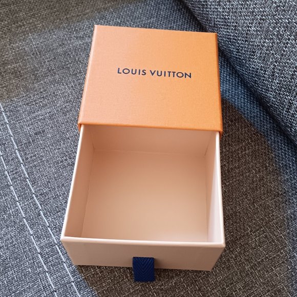**SALE, SALE** Louis Vuitton Small Set - Picture 6 of 13
